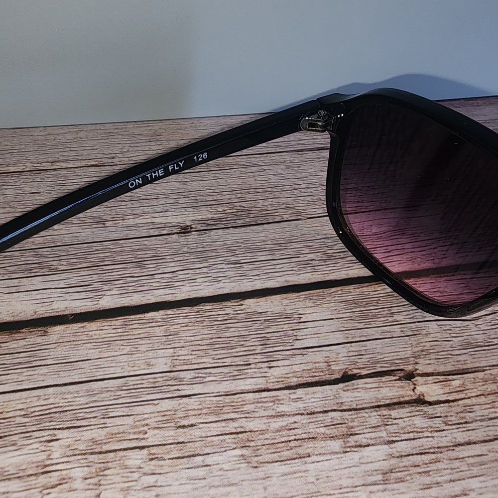 Quay On The Fly Black Sunglasses - Picture 5 of 5
